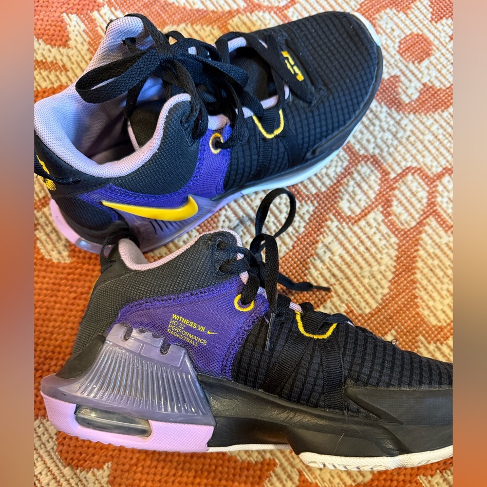 Nike Witness VII Performance Basketball Shoes